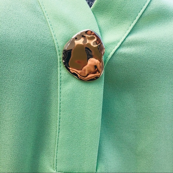 NWT Pastel green light weight loose fit v-neck summer dress - Picture 3 of 7